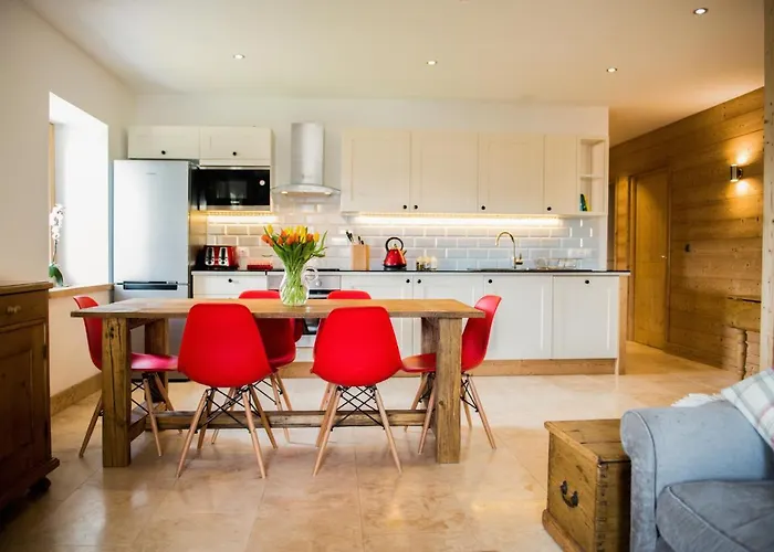 \'Petite Ferme Les Bouts\' Apartment, Sleeps 6, Nr Morzine